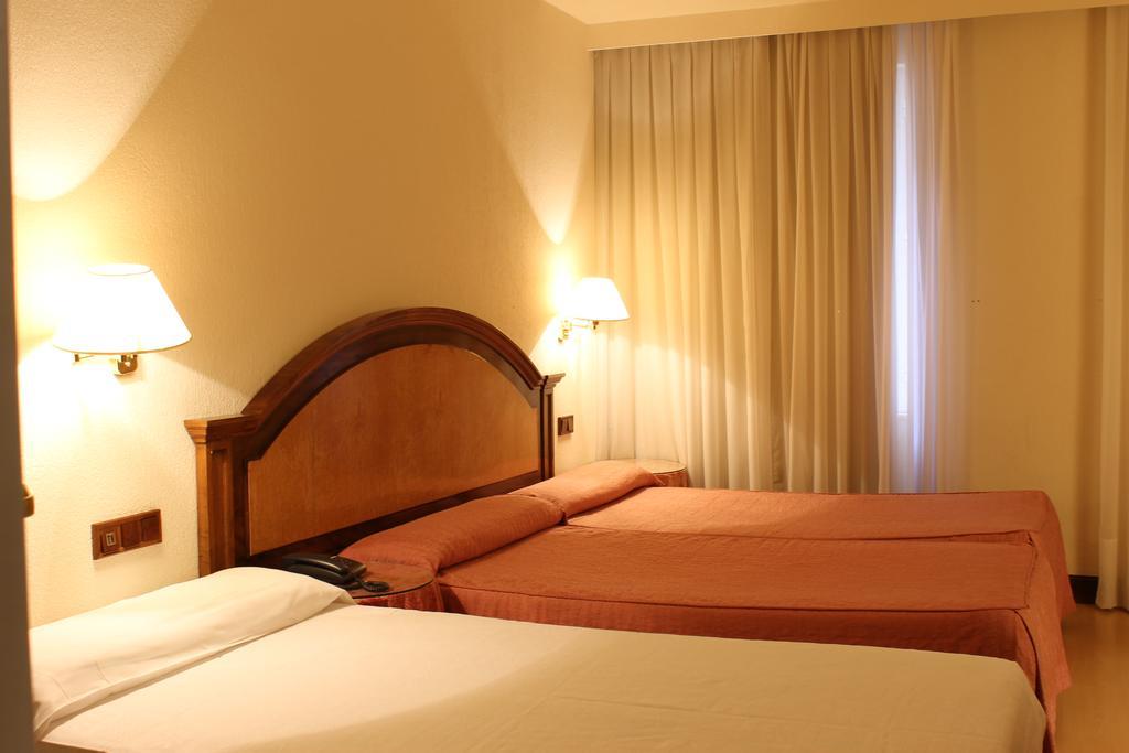 Hotel Monterrey Саламанка Номер фото